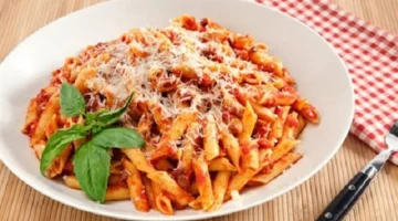 وصفة سريعة.. طريقة تحضير مكرونة أرابياتا الإيطالية بطعم لا يقاوم